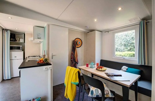 Saumur House | Flower Camping L'Ile d'Offard * - Homeflower Premium 26.5m2 (2 bedrooms) + CLIM + semi-covered terrace + TV + sheets + towels 5 people