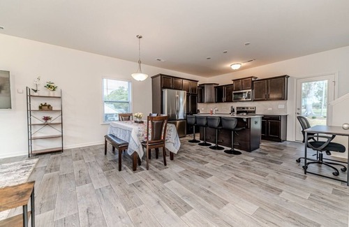 Black River House | Flower Power - Walk To Town - NEW
