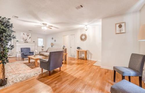 Memphis House | Flowering Peach Stayhouse