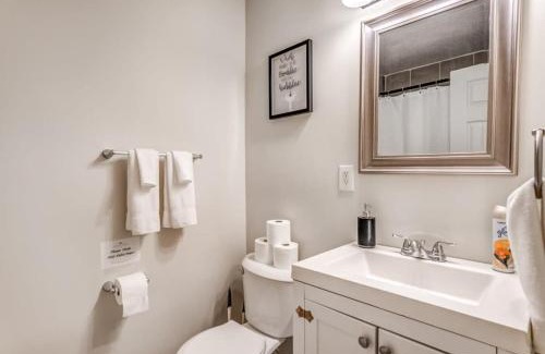 Memphis House | Flowering Peach Stayhouse