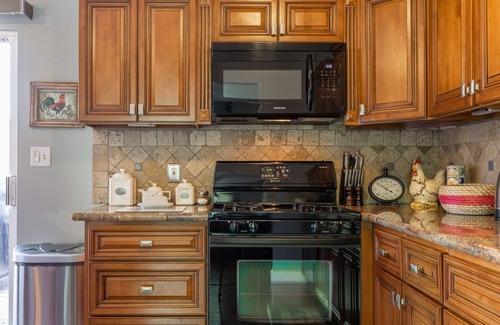 West Jordan House | FLY AWAY HOME- Family Events, Famous Skiing, 2 story fully furnished house!