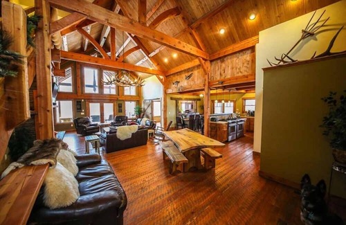 Missoula House | Fly Fisherman's Lodge on the Bitterroot River, Lolo Mt