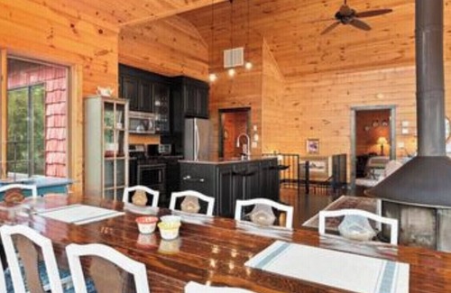 Lynn House | Flyin' High: A Rustic Luxury Mountain Getaway with Amazing Views