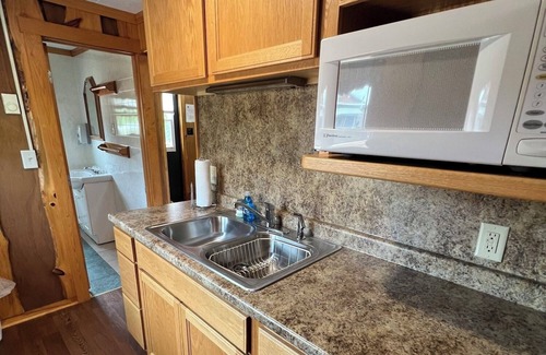 Phillips Cabin | Flyway Resort ‘The Bear Den’ on Wilson Lake