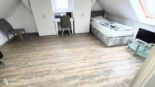 Kelsterbach Apartment | FMI33 Next to Airport