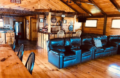 North Hero House | FOLIAGE SALE OR FALL FISHING—-2026 SEASON OPEN Waterfront Private-Dock-Launch