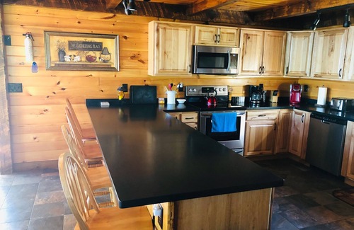 North Hero House | FOLIAGE SALE OR FALL FISHING—-2026 SEASON OPEN Waterfront Private-Dock-Launch