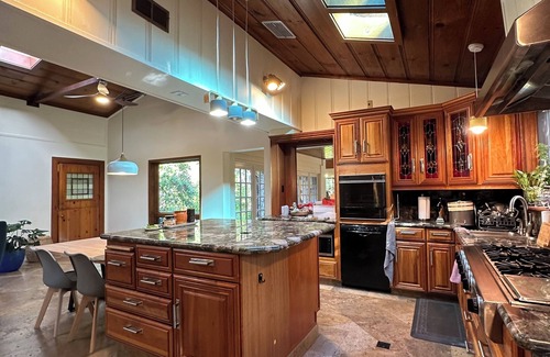 Folsom House | Folsom's hidden gem, entire home!