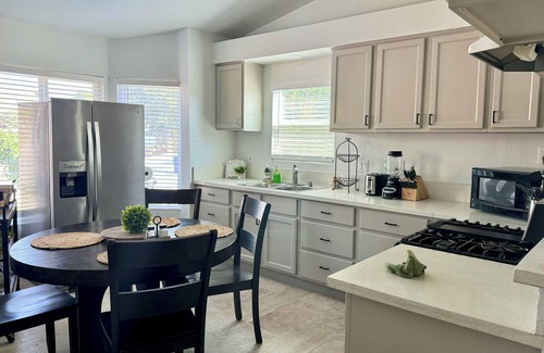 Southridge Village House | Fontana Cottage Home 3 bedroom