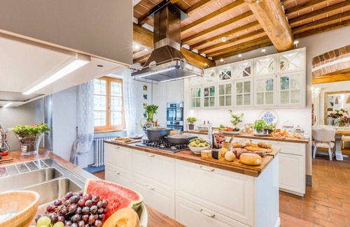 Orentano Villa | Fonte Di Pierdo - Eleven Bedroom Villa, Sleeps 22