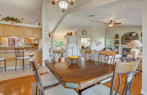 Monument House | Foosball-Fire Pit-Pet Friendly-near USAF Academy