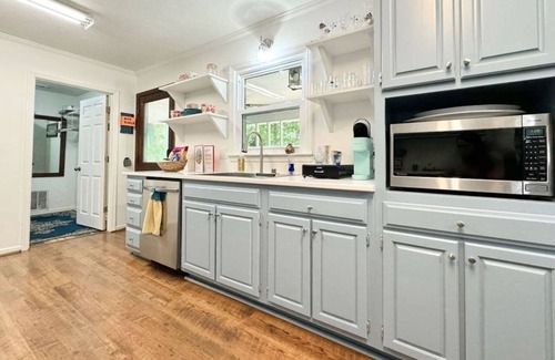 Auburn House | Football Parking Included! Beautiful Natural Private Lot Close to Everything!