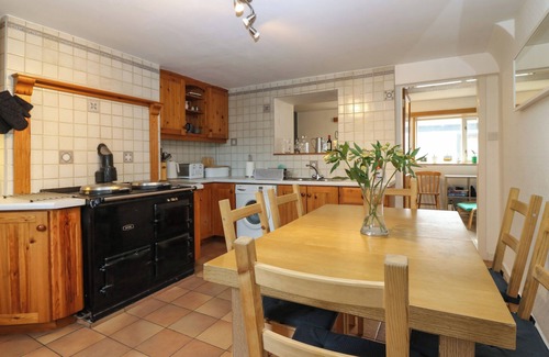 Central Aberdeen Cottage | FOOTDEE COTTAGE, family friendly, with a garden in Aberdeen