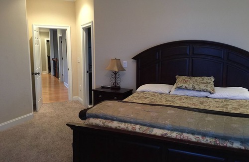 Guntersville House | FOOTHILLS OF THE SMOKIES, WATERFRONT.