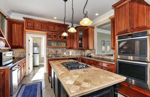 Guntersville House | FOOTHILLS OF THE SMOKIES, WATERFRONT.