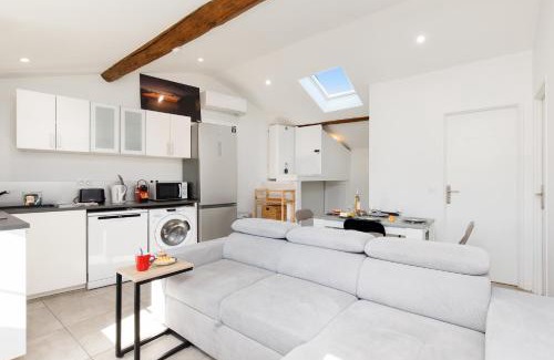 Saint-Paul-en-Foret Apartment | Forêt Royale YourHostHelper
