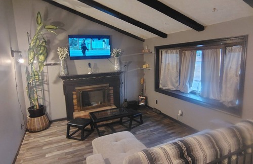 Danville House | For large families and groups just minutes away from the Caesars of Danville.