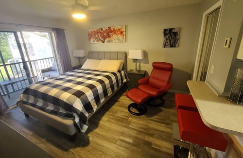 Lutz Apartment | Forbidden Fruit #2204S