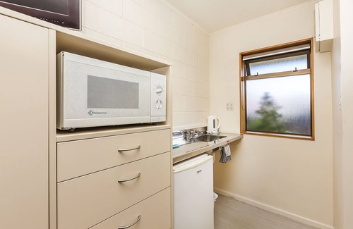 Petone Hotel | Foreshore Motor Lodge