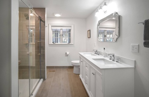 Saukville Other | Forest and Farm 4BR Retreat, Modern and Spacious Farmhouse
