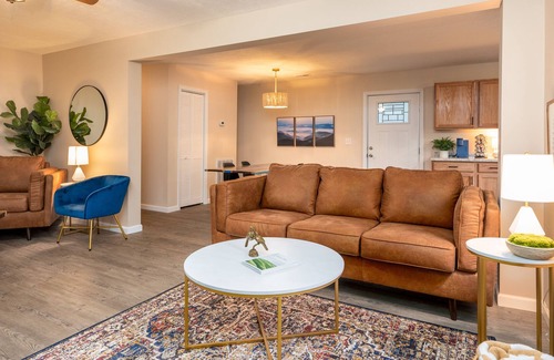 Bloomingdale House | Forest Creek Retreat - King Suite - Sleeps 9 - Free Coffee