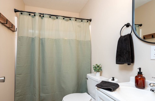Bloomingdale House | Forest Creek Retreat - King Suite - Sleeps 9 - Free Coffee
