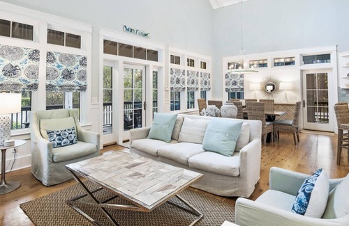 Forest District House | Forest District. Lots of privacy & on a quiet street! Bike to Dining & Beach!