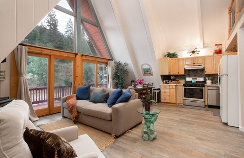 Pine Mountain Club Cabin | Forest Dream Retreat: A-Frame Cabin/Hot Tub/Games
