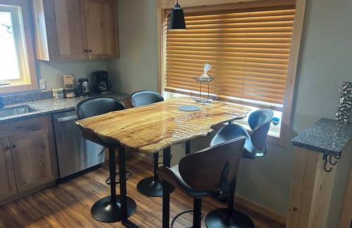 Intervale House | Forest Edge Homestead Charming 2 bdr. Bungalow in heart of MT Washington Valley