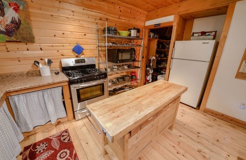 Lazy Acres House | Forest Edge Retreat - Roam Property Management