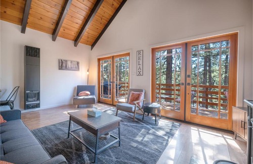Fawnskin House | Forest Escape - Situated on the quiet side of the lake, nicely decorated contemporary cabin!