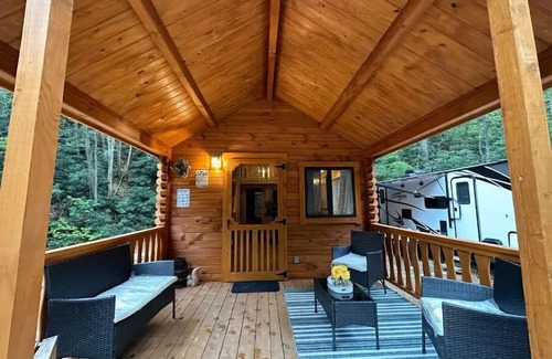 Mountain City Cabin | Forest Getaway