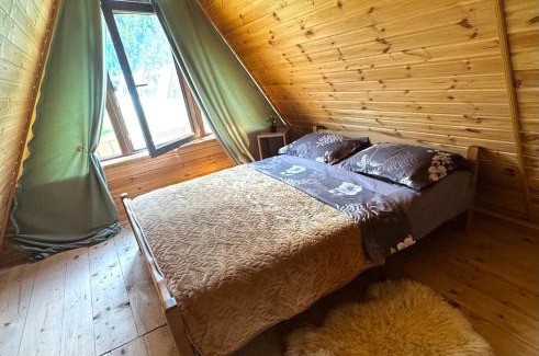 Likani Ski Chalet | Forest hut