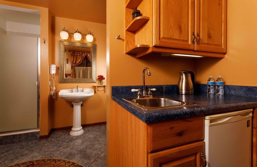 Douglas House | Forest Inn of Saugatuck