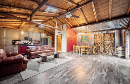 Kabletown Cabin | Forest Log Cabin Dogs Friendly 3bd/2b