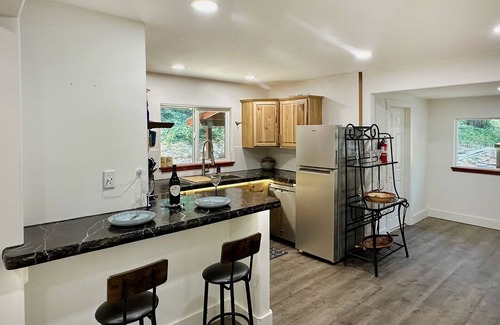 Nevada City Cabin | Forest Mountain Cabin, minutes to Downtown, trails, rivers & lakes
