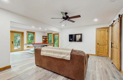 Spruce Pine House | Forest Oasis