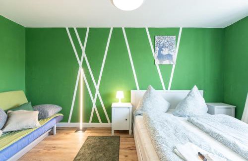 Neudorf-Nord Apartment | - Forest Retreat Deluxe - 2 Bedroom Apartment - 75 qm - Fully Renovated 2025 with TV & Netflix - King Size Beds - Full Kitchen - Free Parking - Close to Airport & Train -