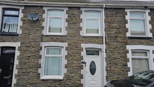 Port Talbot House | Forest Retreat Log Burner Dog Friendly Wifi