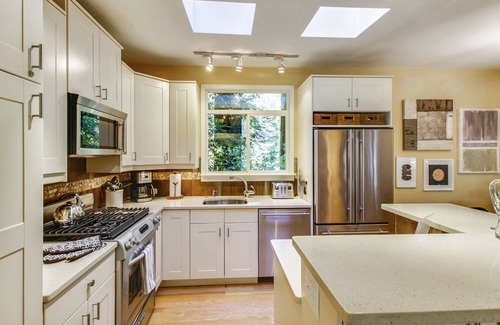 Cazadero Cabin | Forest Retreat, Private, Redwoods, Hot Tub, The Great Outdoors
