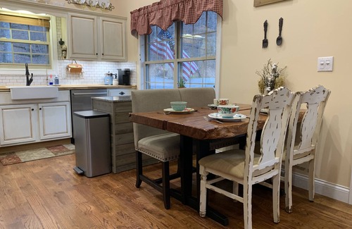 Sloans Valley Cabin | Forest Retreat with hot tub at Lake Cumberland Resort