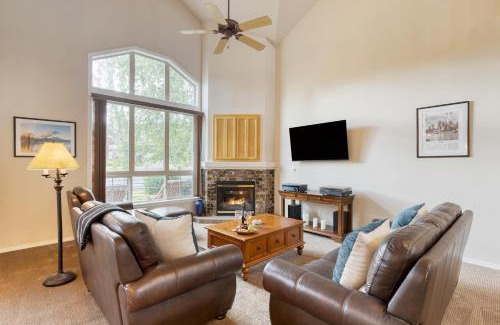Redmond House | Forest Ridge Loop by AvantStay Hot Tub Private Community Amenities
