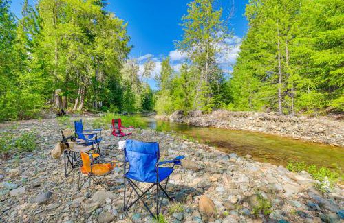 Cle Elum House | Forested Cle Elum Home with Trail Access and Deck