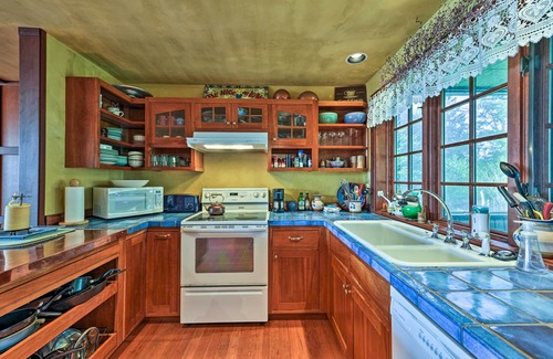 Port Orford House | Forested Gold Beach House w/Panoramic Ocean Views
