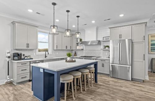 Pine Knoll Shores House | Forever Blue home