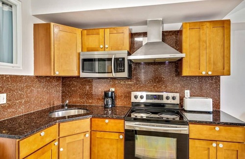 Chinatown Apartment | Forget the Hotel and stay in Style in a 2bd Apt