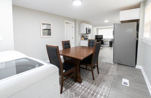 Rossville House | Forget your worries in this spacious and serene space