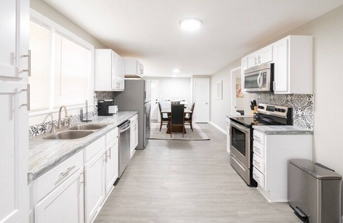 Rossville House | Forget your worries in this spacious and serene space