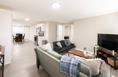 Rossville House | Forget your worries in this spacious and serene space