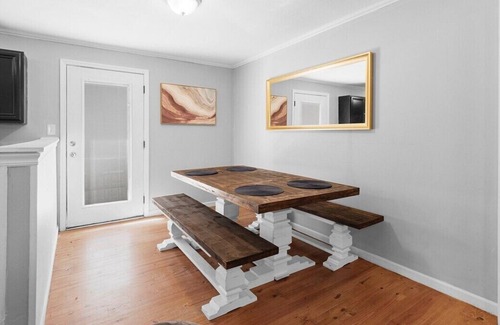 Lupton City House | Forget your worries in this spacious and serene space